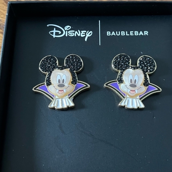 🔹️Disney 🔹️X BaubleBar Halloween Vampire Mickey Stud Earrings ✨️🦇 - Picture 1 of 2